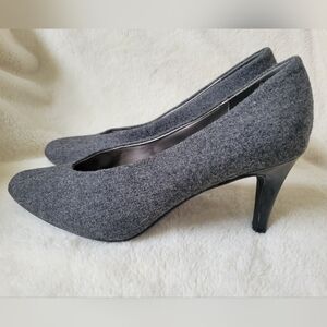 J. Renee gray wool flannel pumps size 8.5
